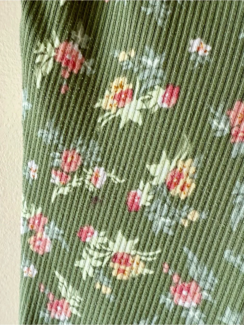 Btween Toddler Girls Olive Green Ruffle T-shirt and Floral Ribbed Pants, Size 5 - Picture 8 of 10